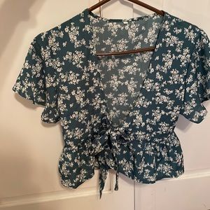Small floral crop top low cut tie front